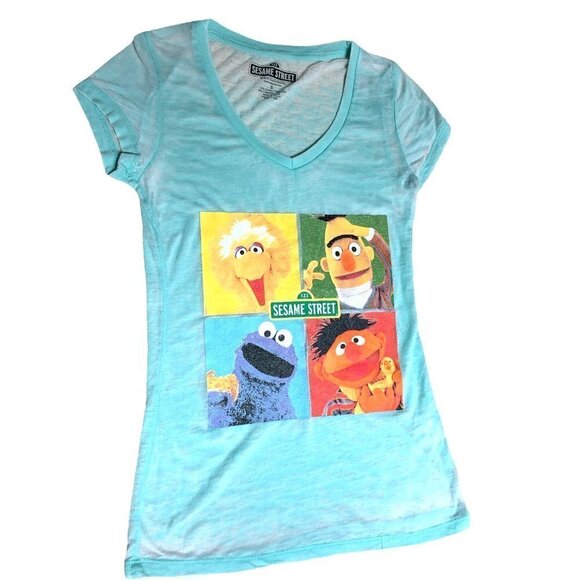 Sesame Street Graphic Tee V-Neck Short Sleeve Sz S #11C - Picture 3 of 6